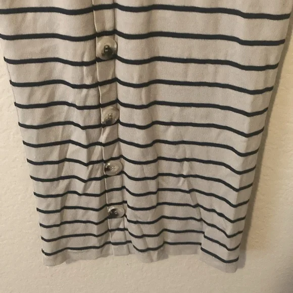 Chic Button-Front Striped Pencil Skirt small tear in lining not visible - Picture 3 of 4